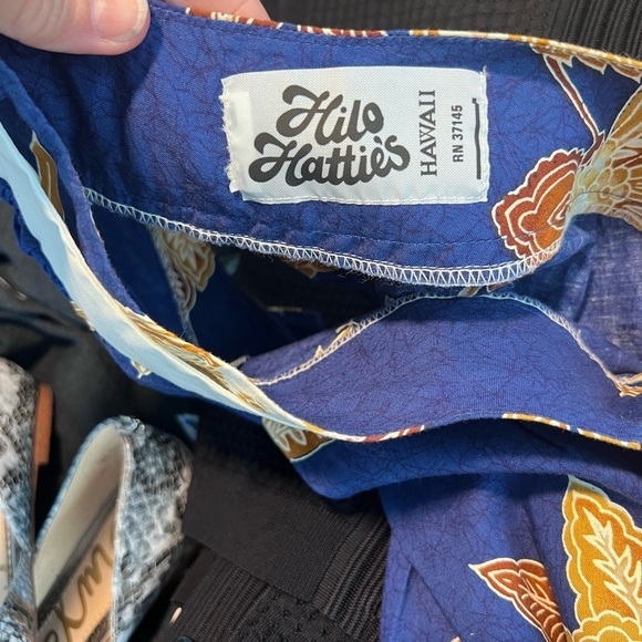 💙Hilo Hattie, Stunning Muumuu! Hard to Find Print, POCKETED, V-Neck, EUC,Size L - Picture 3 of 8